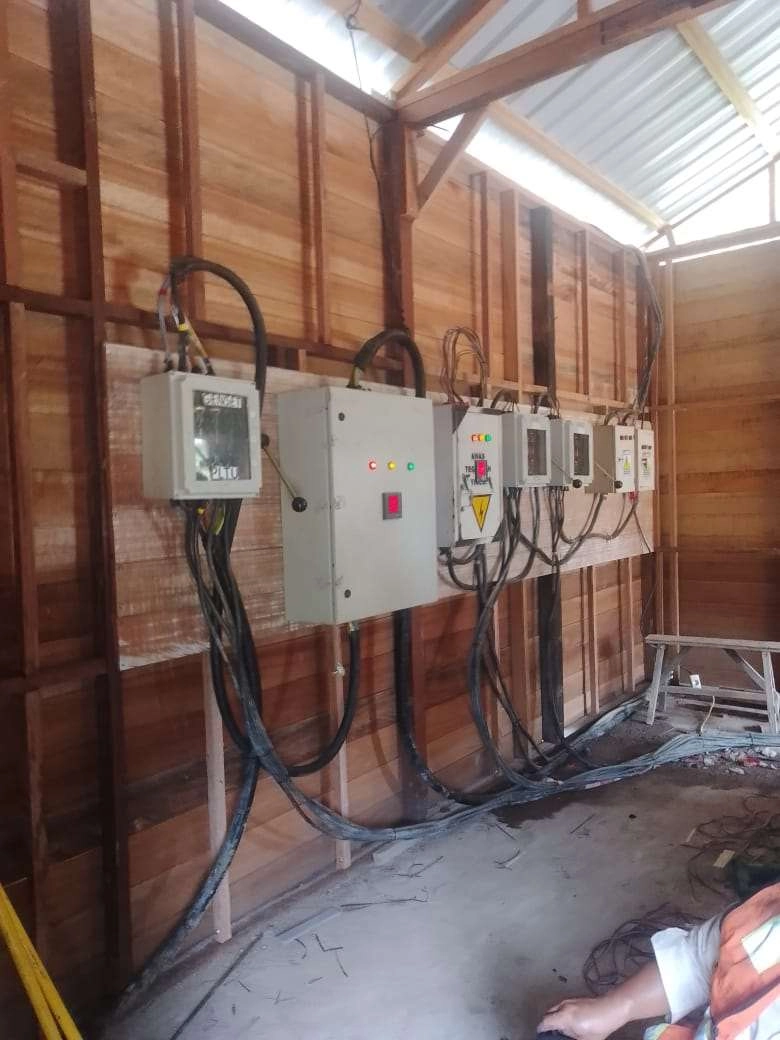 Fasilitas power house pada proyek pembangunan mess kontainer