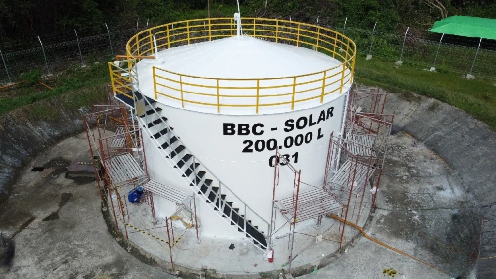 Proyek pemeliharaan tangki penyimpanan 200 KL di PT Berau Coal BMO 1 Suaran.