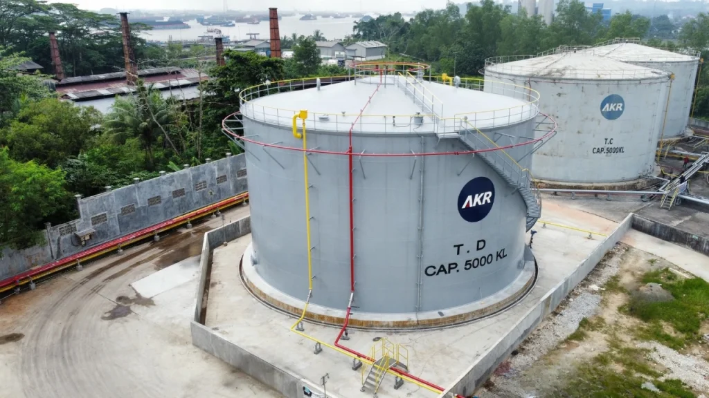 Fasilitas konstruksi tangki 5.000 KL PT AKR Corporindo Terminal Palaran Samarinda.