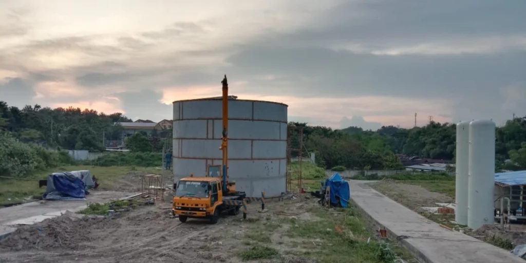 Proyek instalasi tangki 500 KL PT Rinjani Cipta Angkasa Utama di PLTSa Surakarta.