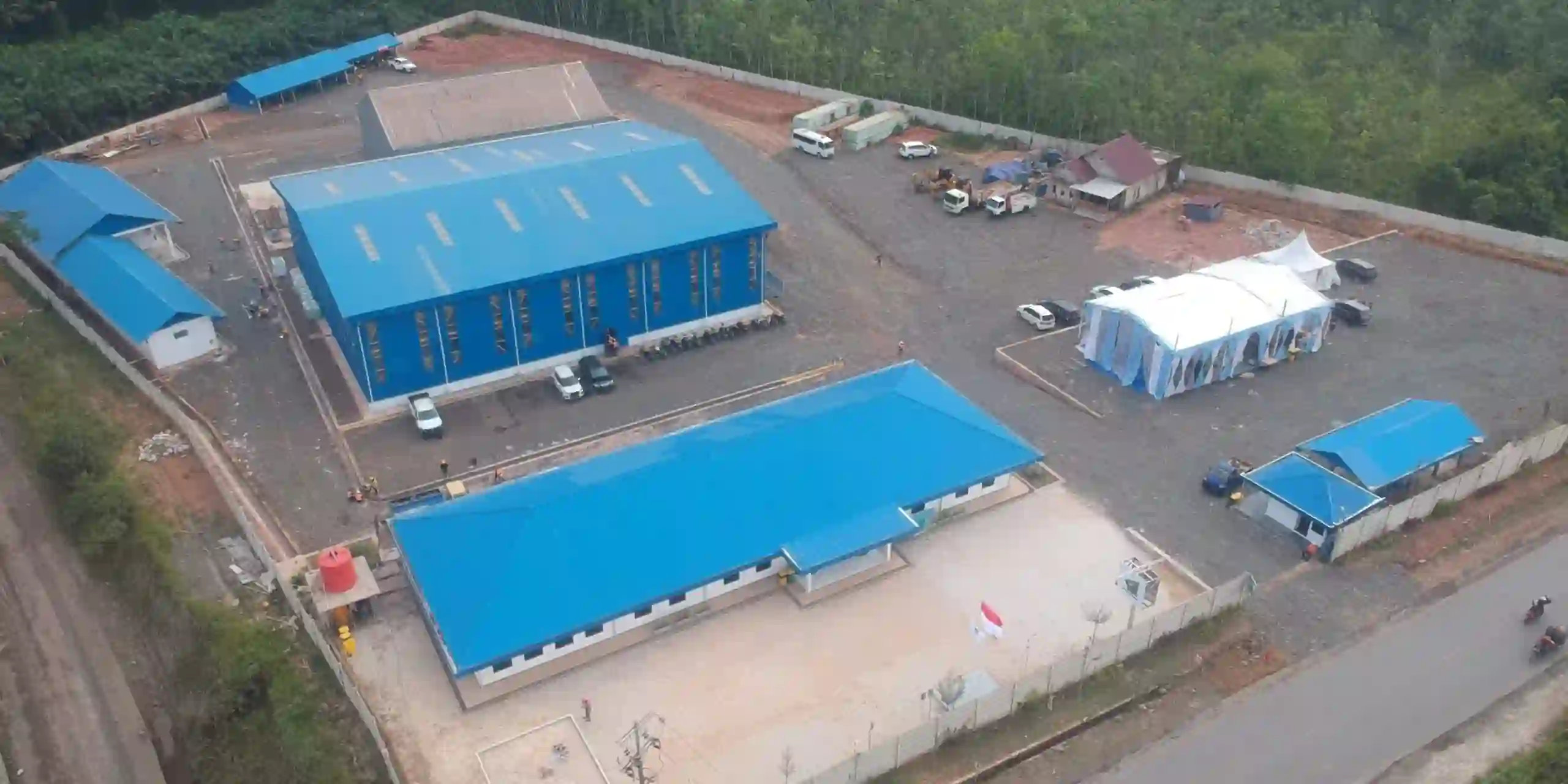 Heavy industrial steel structure fabrication services for mining facilities and warehouses by the Indonesian EPC company, PT TDM.
