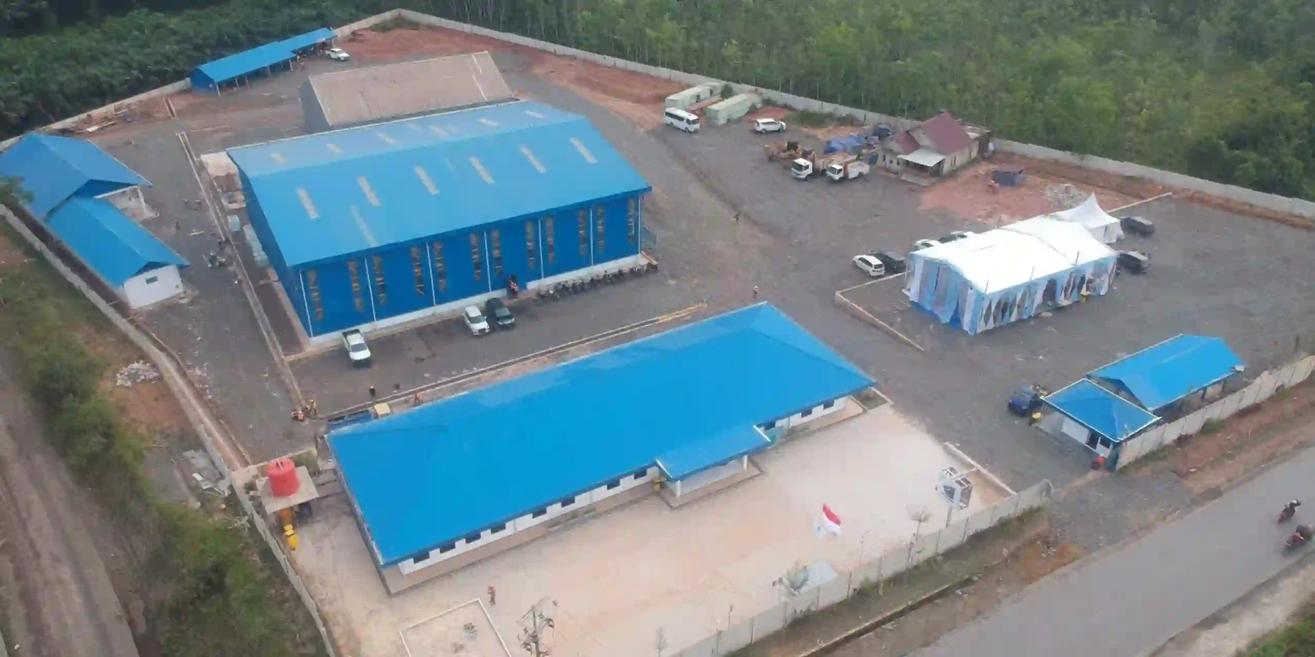 Jasa fabrikasi struktur baja industri berat untuk fasilitas tambang dan warehouse oleh perusahaan EPC Indonesia, PT TDM.