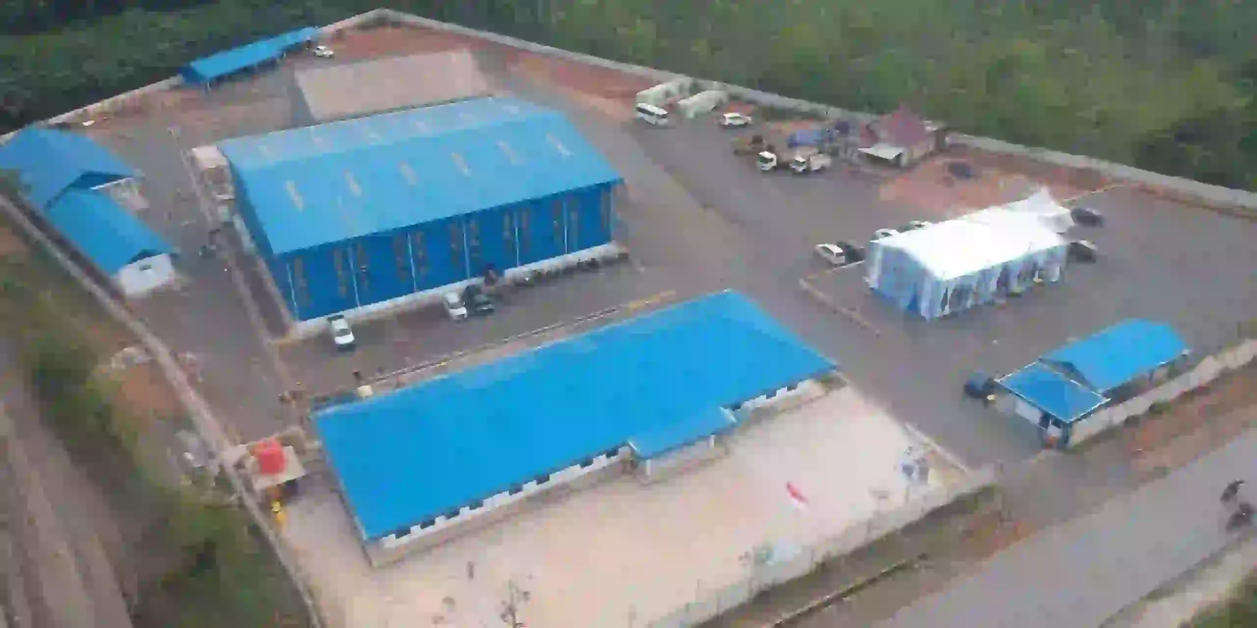 Jasa fabrikasi struktur baja industri berat untuk fasilitas tambang dan warehouse oleh perusahaan EPC Indonesia, PT TDM.